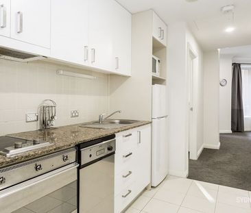 FANTASTIC CIRCULAR QUAY LOCATION | Furnished - Photo 2