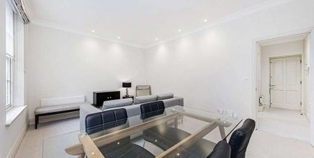A first floor apartment set in the heart of Mayfair moments from Bond Street tube station. - Photo 2