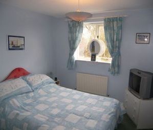 3 bed Semi Detached, - Photo 5