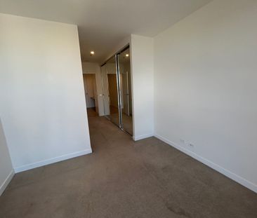 City Views, Prime Location, Premium Living - Photo 4