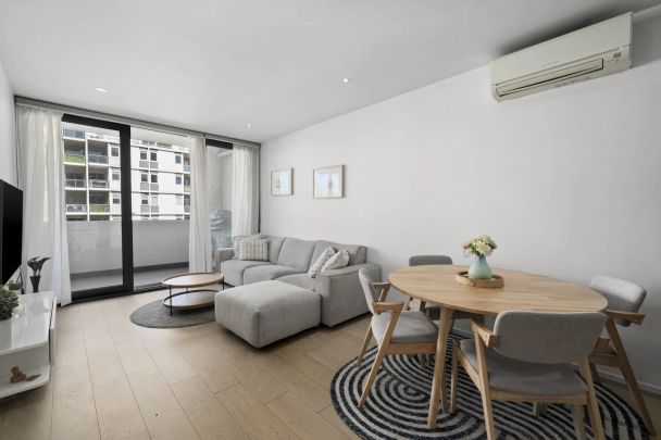 Stylish Apartment on the Edge of Thornbury - Photo 1