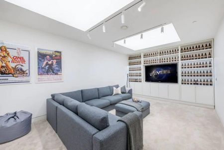 4 bedroom mews to rent - Photo 4