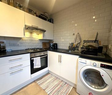 Kensington Avenue, Watford - Photo 1