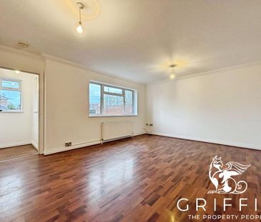 Noak Hill Road, Billericay, CM12 - Photo 4