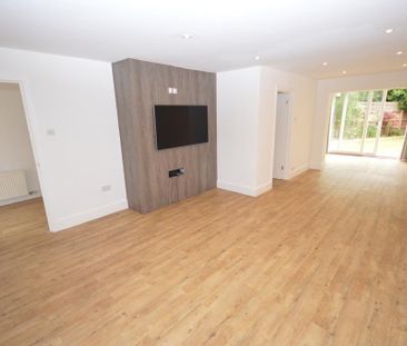4 bedroom detached house to rent - Photo 3