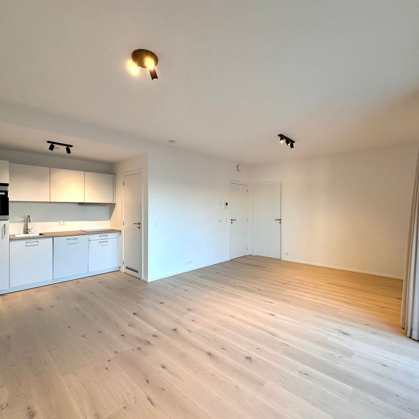 1410, Waterloo - Photo 1