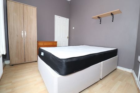 Llanbleddian Gardens, Cathays - Photo 3