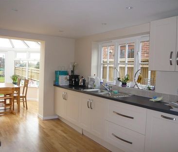 4 bedroom detached house to rent - Photo 6