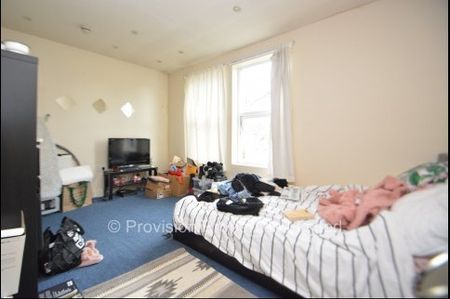 2 Bedroom Properties Meanwood - Photo 3