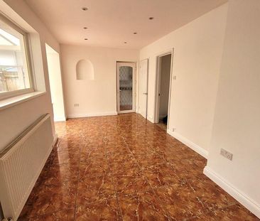 4 bedroom semi-detached house to rent - Photo 1