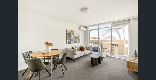 Stylishly Renovated Retreat in Elwood's Most Sought-After Pocket - Photo 1