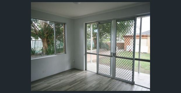 MODERN 2 BEDROOM HOME - MAGNIFICANT BURLEIGH LOCATION - Photo 1