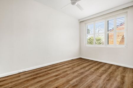 Modern, Private & Perfectly Positioned – 2 Bedroom Apartment in Leafy Armadale - Photo 4