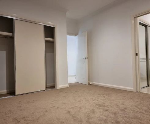 Cairnlea - Photo 1