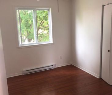 Haut de duplex Grand 51/2 lumineux immense terrasse - Photo 2