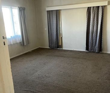 Sunny 3-Bedroom Home in Papatoetoe Available Now - Photo 3