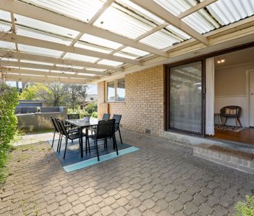 Move in to enjoy space, comfort and convenience - Photo 5