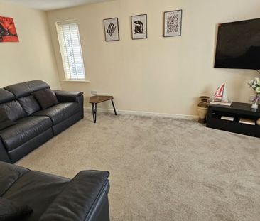 4 bed Detached - To Let - Photo 1