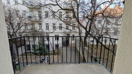 ERSTBEZUG: Unbefristete 3-Zimmer Altbau-Wohnung mit Balkon nahe Palais Auersperg in 1080 Wien zu mieten - Photo 2