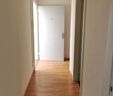 Eine schöne helle Wohnung mit Balkon in der Nähe des Sees! - Photo 4