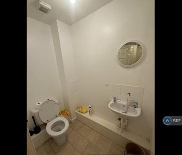 1 bedroom in a flat share to rent - Photo 6