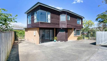 4 Bedroom Home - Glenfield - Photo 4