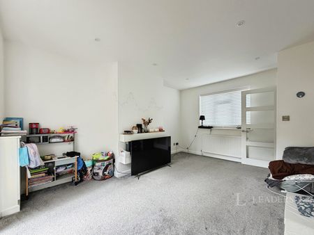 3 bedroom house to rent Malling Hill, Lewes, East Sussex, BN7 - Photo 2