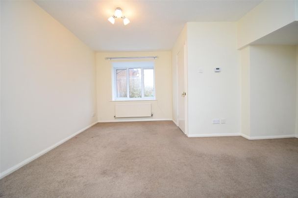 Holly Mede, Ossett - Photo 1