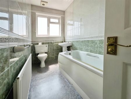 Moor Lane, Upminster, RM14 - Photo 5