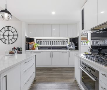 17B Helena Street, Clayton South VIC 3169 - Townhouse For Rent | Do... - Photo 5