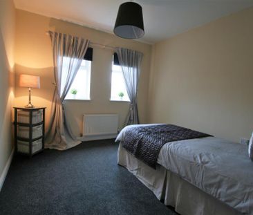 4 bedroom detached house to rent - Photo 2