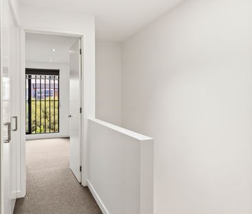 Elegance, Style & Sophistication Situated In Docklands - Photo 3