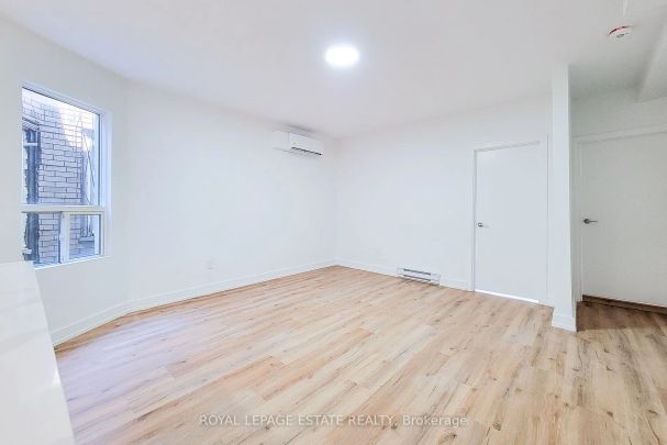 1052 Barton Street E #1 - Photo 1