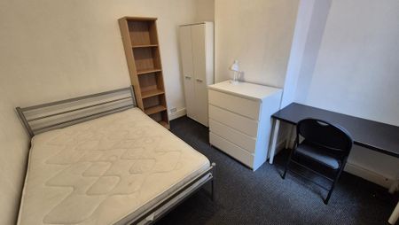 3 bedroom terraced house to rent - Photo 3