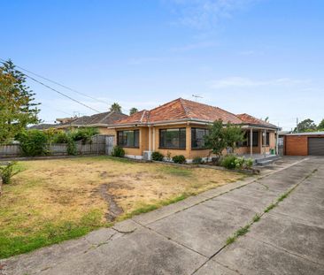 Beautifully Renovated Home with Flexible Living Options - Photo 6