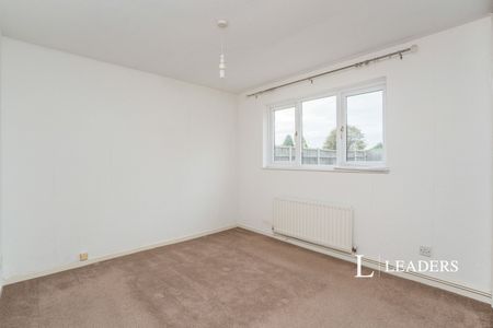 3 bedroom bungalow to rent Woodward Close, Gosport, PO12 - Photo 2