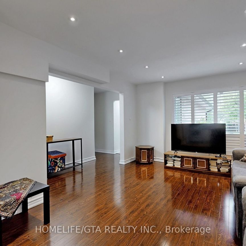 For Lease - 8 Whiteleas Avenue, Toronto, Ontario - Photo 1