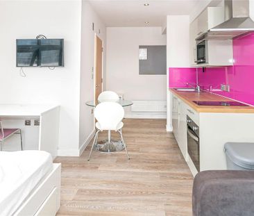 Studio to rent - Photo 2