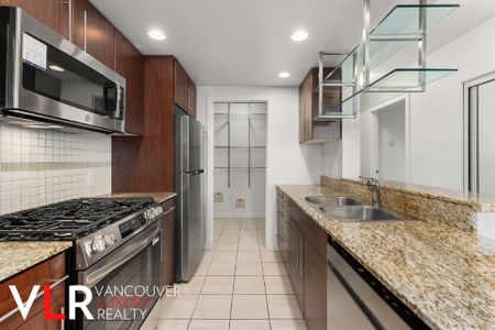 Condo in Downtown Vancouver, BC - Photo 3