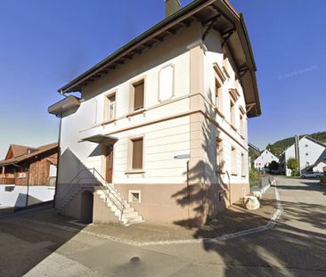 Charmante 4.5-Zimmer-Wohnung in denkmalgeschütztem Gebäude in Büsse... - Photo 2