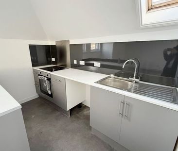 Studio Flat, Grand Avenue, Hove - Photo 2