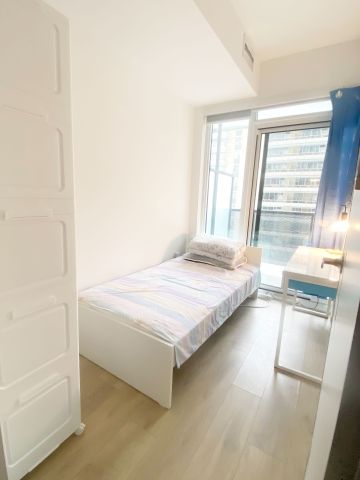 For Lease - 127 Broadway Avenue Unit# 704 Room#4, Toronto, Ontario - Photo 2
