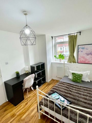 YOHO Queen Mary Room 1 - Photo 3