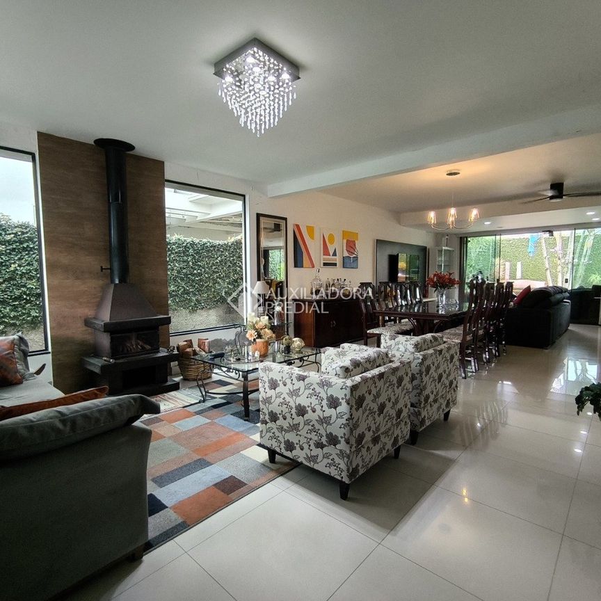 Casa com 3 quartos e 210m² para alugar em Pedra Branca, Palhoça. - Photo 1