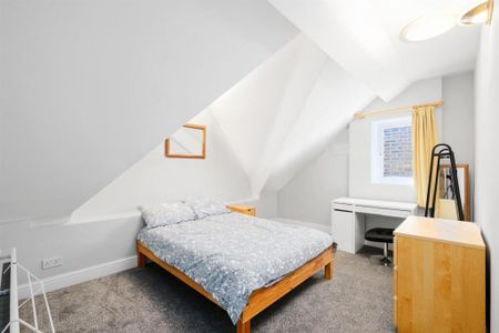 3 bedroom flat to rent - Photo 2