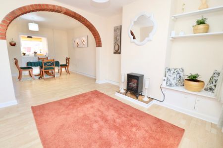 2 bedroom Mid Terraced House to let - Photo 2