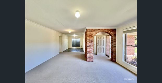 Spacious Five-Bedroom Family Home in a Quiet Cul-de-Sac.. - Photo 1