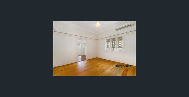 Perfectly Located Queenslander - Photo 1