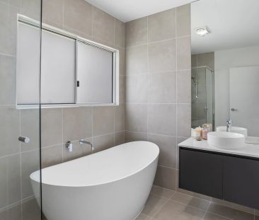 Near new 4-Bedroom Home with Pool & Luxury Features. Contact Julie ... - Photo 4