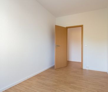 Sehr schön: 2 Bäder, 3 Zimmer, Küche mit Fenster und großer Abstell... - Photo 4